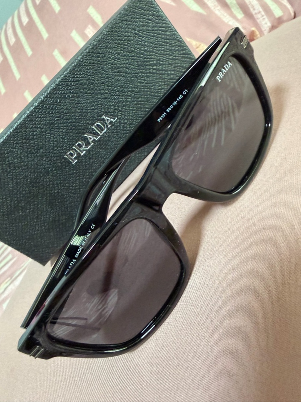 Glossy Black Logo-Wing Sunglasses